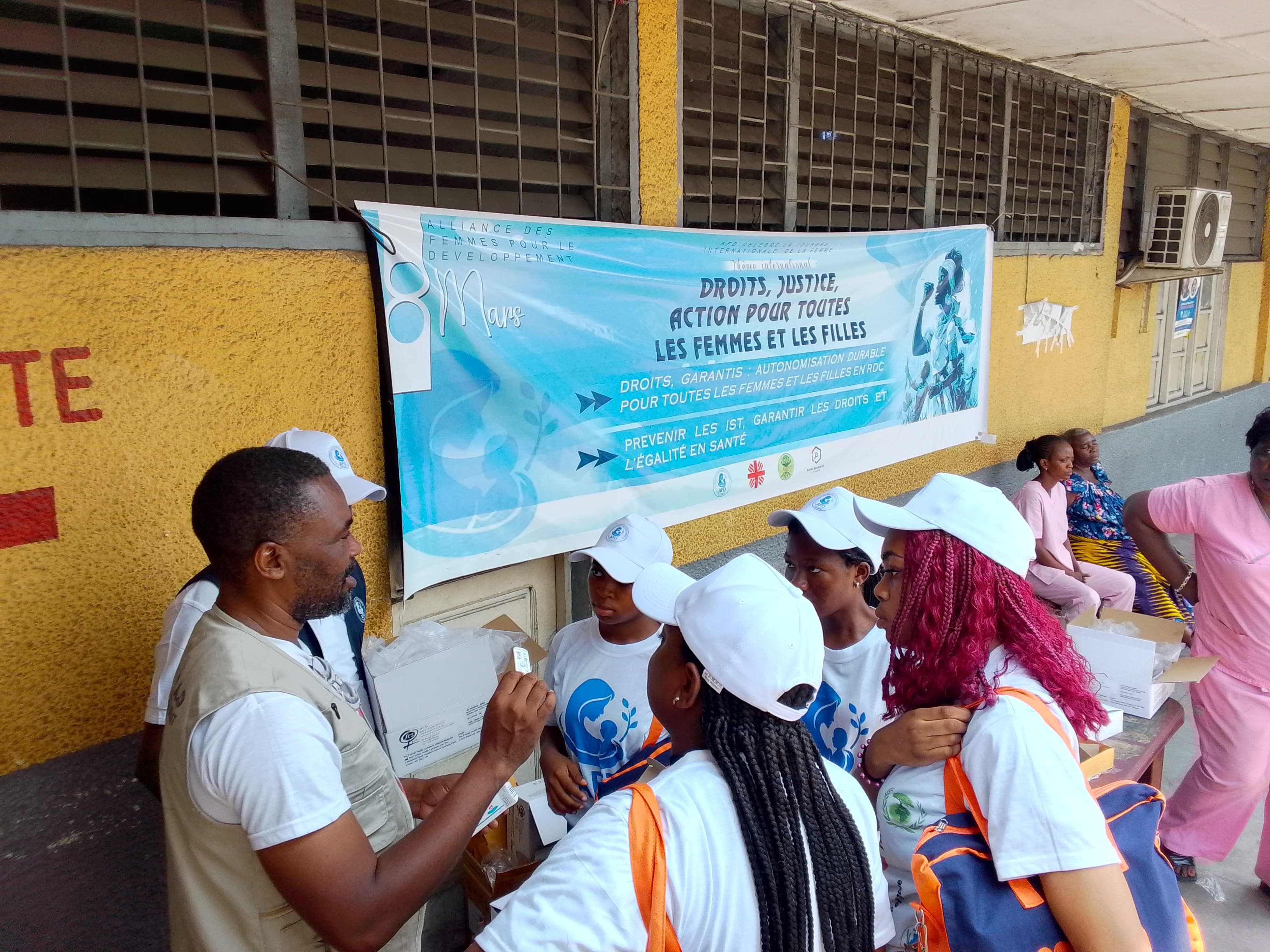 Sensibilisation sur les droits des femmes et des filles.
